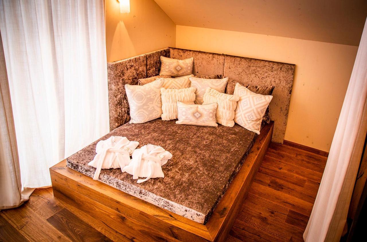 Golden Hill Country Chalets & Suites Waldschach Ngoại thất bức ảnh