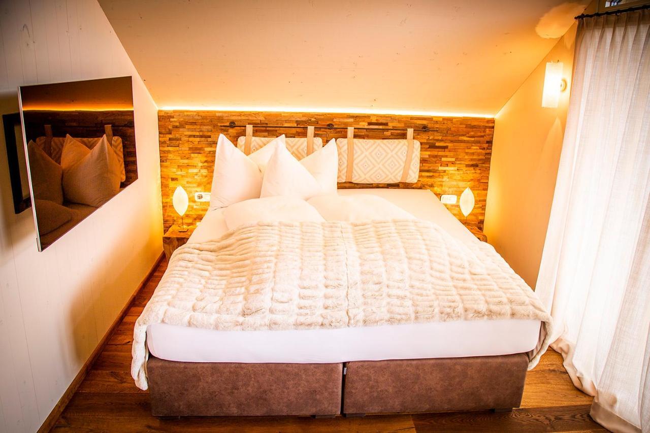 Golden Hill Country Chalets & Suites Waldschach Ngoại thất bức ảnh