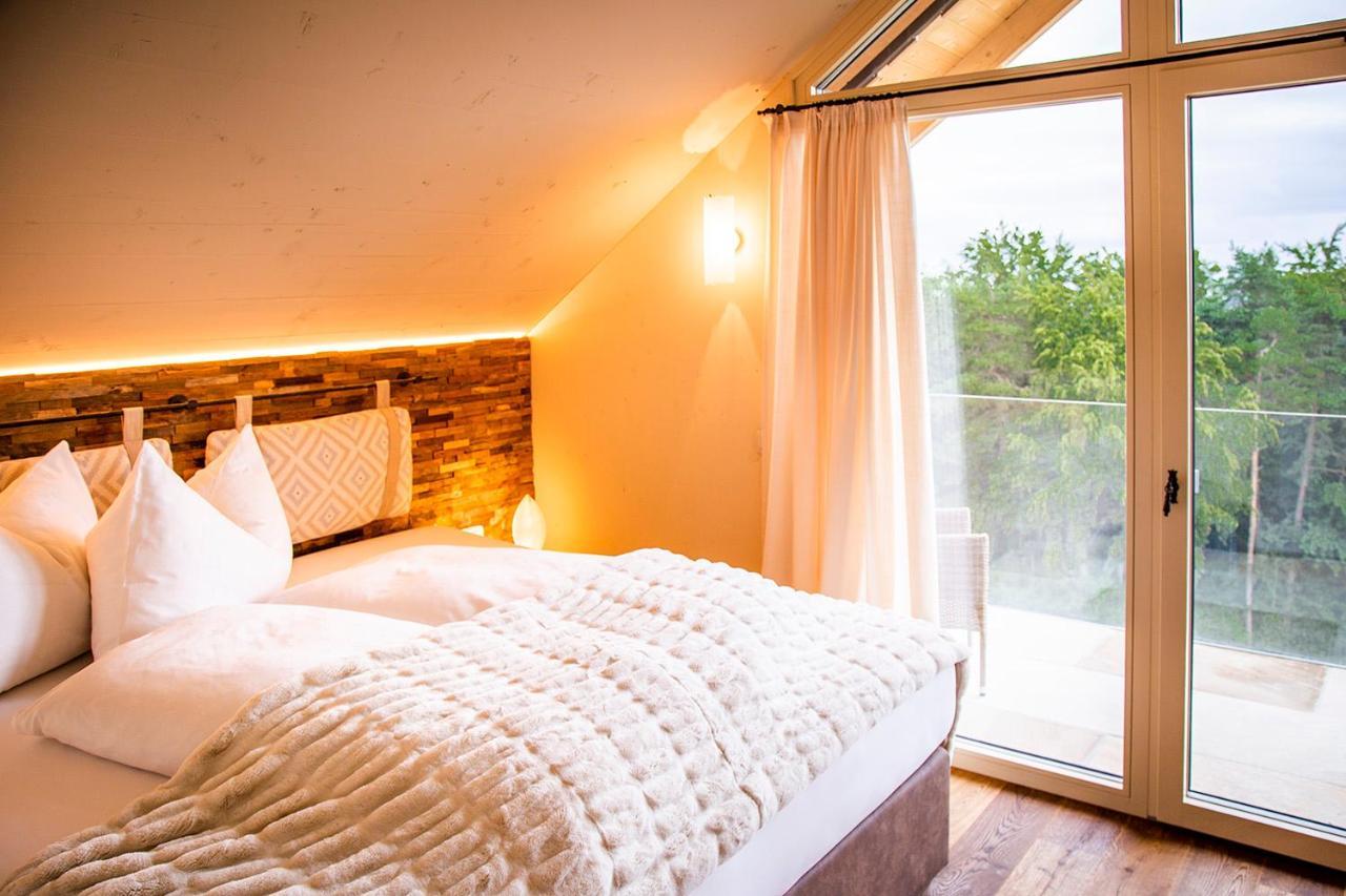 Golden Hill Country Chalets & Suites Waldschach Ngoại thất bức ảnh