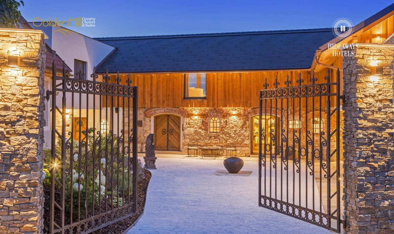 Golden Hill Country Chalets & Suites Waldschach Ngoại thất bức ảnh